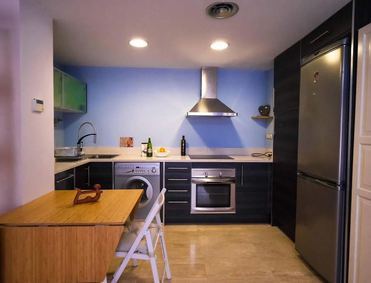 Two Bedroom Stylish Studio, 5 Minutes Walk From The Beach 료렛 드 마르 0*,