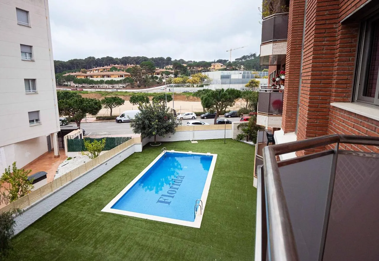 Two Bedroom Stylish Studio, 5 Minutes Walk From The Beach 료렛 드 마르 0*,  스페인