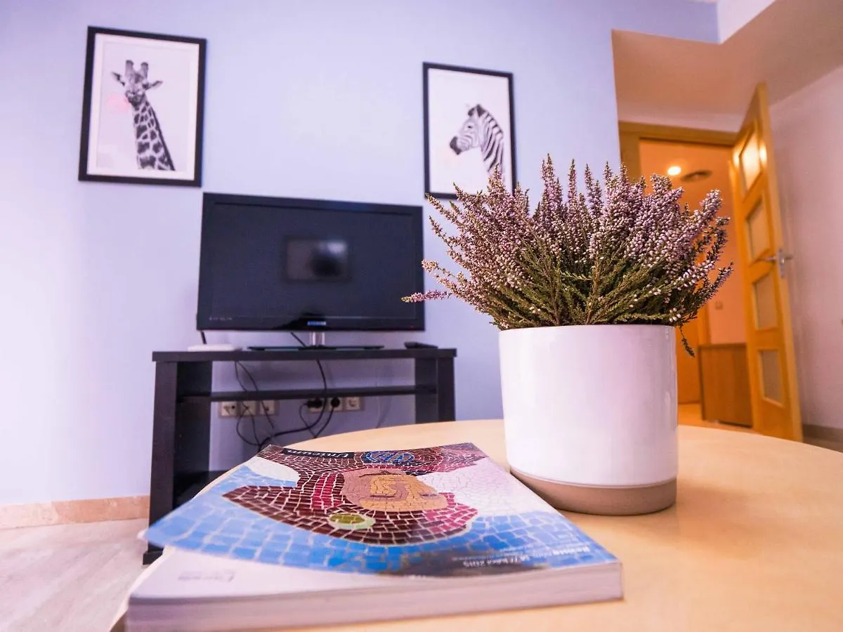 Two Bedroom Stylish Studio, 5 Minutes Walk From The Beach 료렛 드 마르
