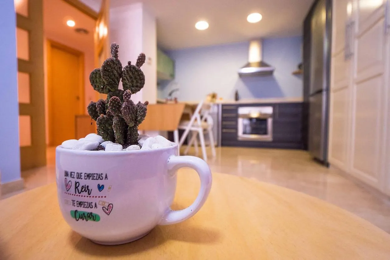 Two Bedroom Stylish Studio, 5 Minutes Walk From The Beach 료렛 드 마르 아파트
