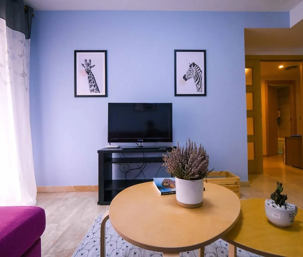 아파트 Two Bedroom Stylish Studio, 5 Minutes Walk From The Beach 료렛 드 마르